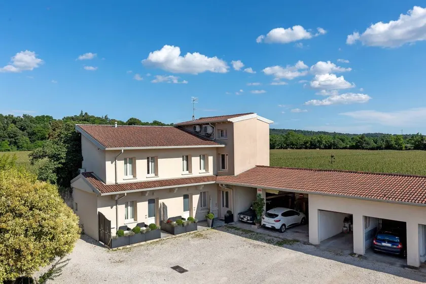 Holiday apartment with terrace, BBQ & garden - Image 1