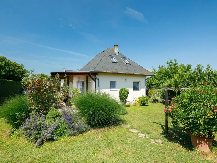 Agréable maison de vacances avec terrasse, barbecue et jardin - Image 1