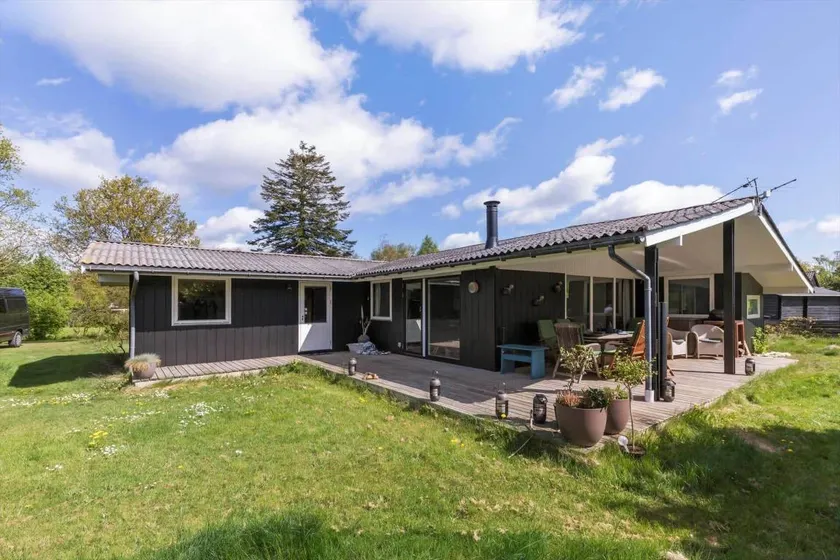House with BBQ & terrace - Image 1