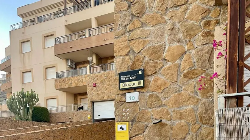 Holiday apartment with garden, terrace & pool | Sea view - Image 1