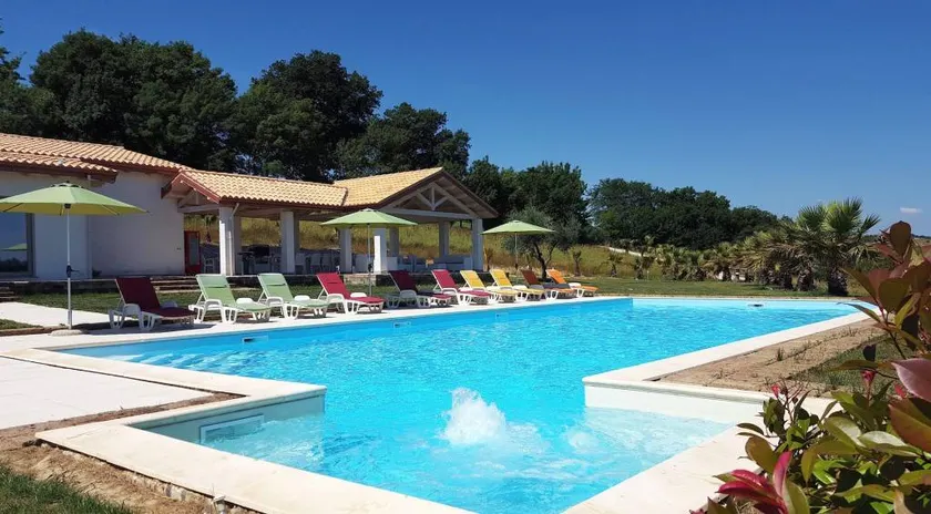 Villa adatta alle famiglie con piscina privata, griglia e idromassaggio | Vista sulla città | Accetta animali domestici - Image 1