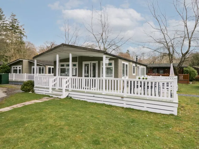 Cottage with pool - Image 1