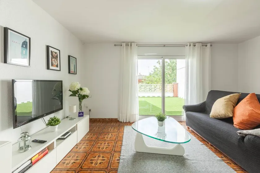 Nice flat with fast internet, garden & terrace | Mountain view | Suitable for remote work - Image 1