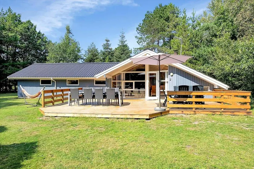 Family-oriented ample house with jacuzzi, sauna & barbeque - Image 1