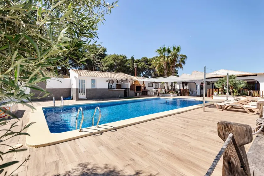 Villa avec terrasse, piscine privée et barbecue | Vue montagne | Parfaite pour le travail à distance - Image 1