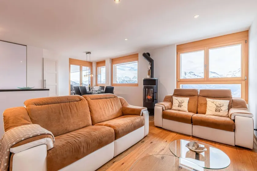 Flat with sauna & hot tub | Mountain view - Image 1