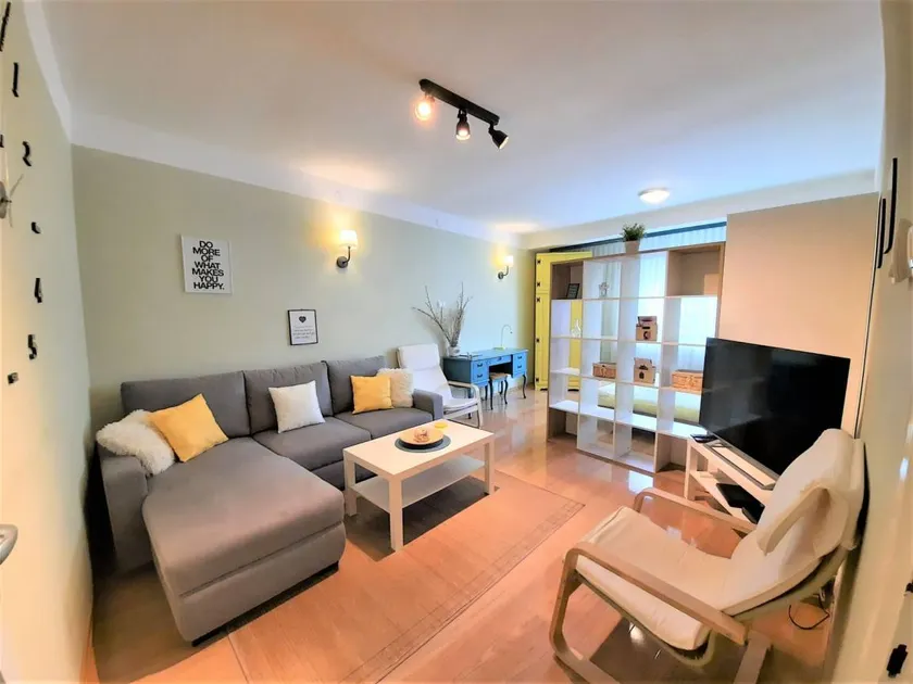 Schöne neu renovierte Wohnung in der Nähe des Zentrums - Image 1