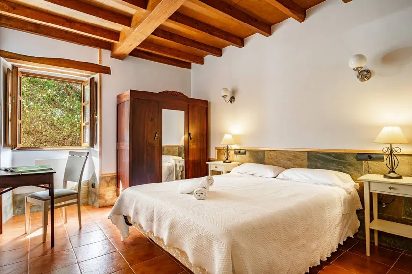 Habitación en casa de familia con barbacoa, jardín y terraza | Vistas al jardín - Image 1