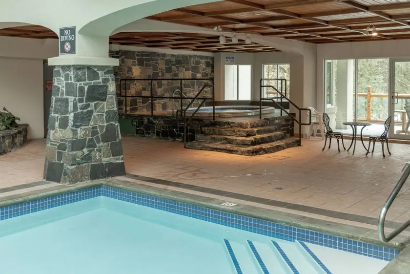 Family-oriented studio with pool & hot tub | Mountain view - Image 1