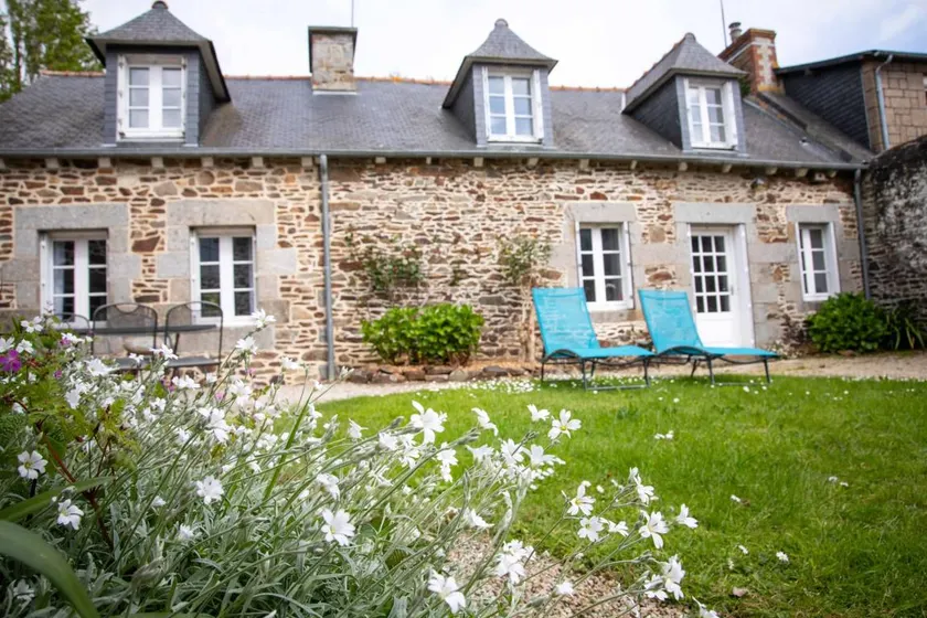 Holiday home with BBQ & terrace | Garden view - Image 1