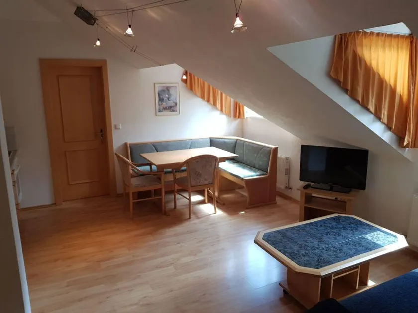 Holiday apartment with garden, terrace & pool - Image 1