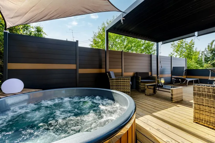Ferienwohnung mit Pool, Whirlpool und Terrasse | Stadtblick - Image 1