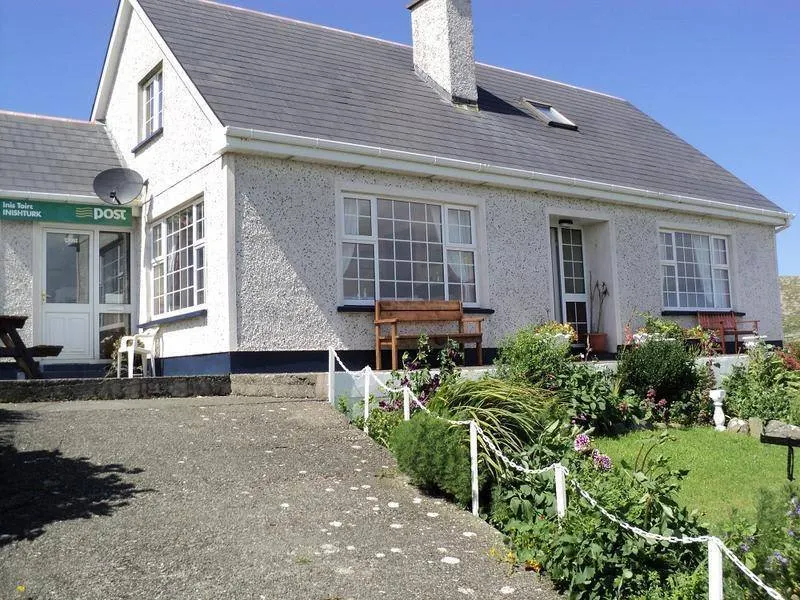 Tranaun House Bed and Breakfast - Image 1