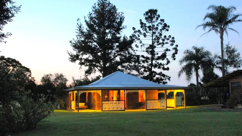Scenic Cottage Rental with a Gorgeous Garden near Grafton in New South Wales - Image 1