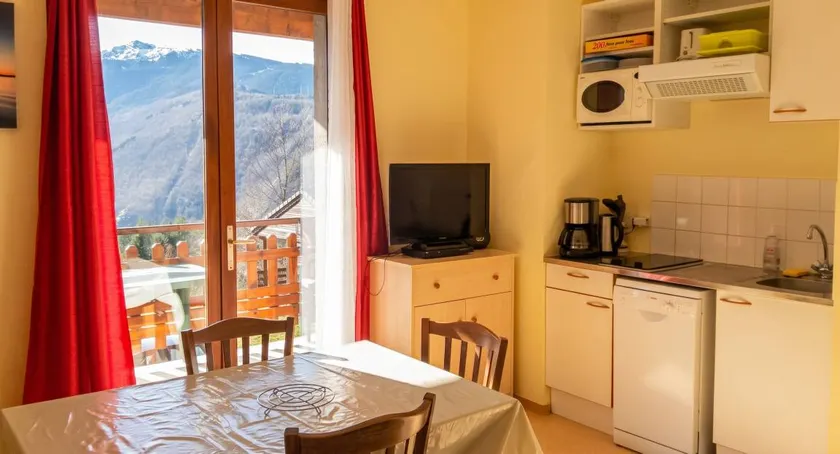 Apartment with pool | Mountain view - Image 1
