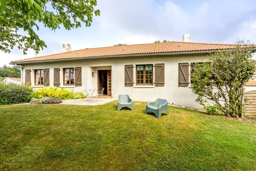 Espectacular casa rural ideal para familias con terraza, barbacoa y jardín | Vistas al jardín - Image 1
