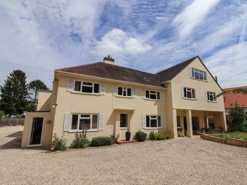 Family-oriented cottage with garden | Pets are welcome - Image 1