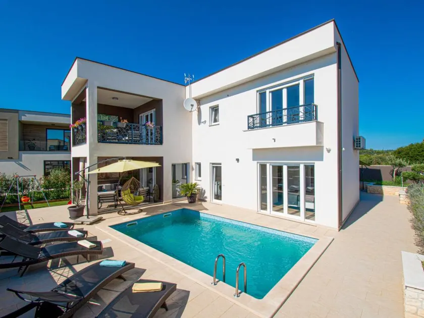 Fully equipped lovely house with terrace, barbecue & private pool | Sea view | Dogs allowed - Image 1