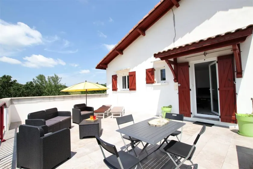 Wonderful gite with barbeque, garden & terrace - Image 1