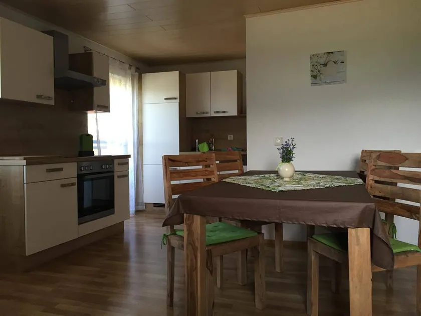 Family-friendly flat with garden - Image 1