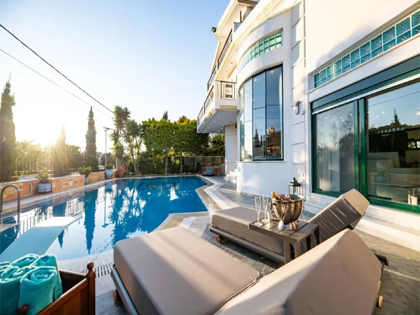 Villa with terrace, barbecue & pool - Image 1