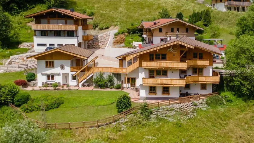 Holiday home with garden, barbecue & terrace - Image 1
