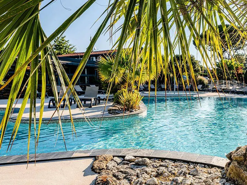 Kinderfreundliches Mobilheim mit Whirlpool, beheiztem Pool und Terrasse | Seeblick | Nah am Strand - Image 1