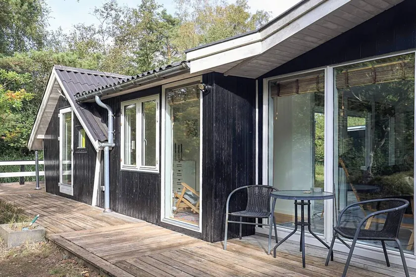 Nice house with terrace - Image 1
