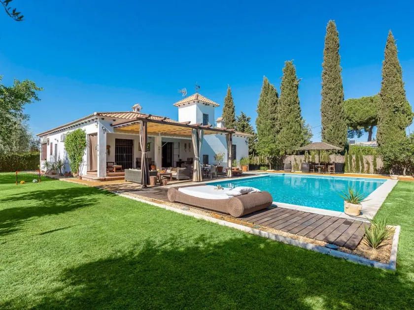 Fully equipped pleasant holiday home with garden, private pool & barbeque | Nature view - Image 1