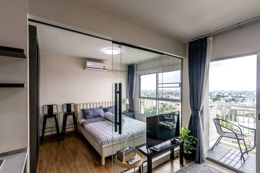 Holiday apartment with pool & garden | City view - Image 1