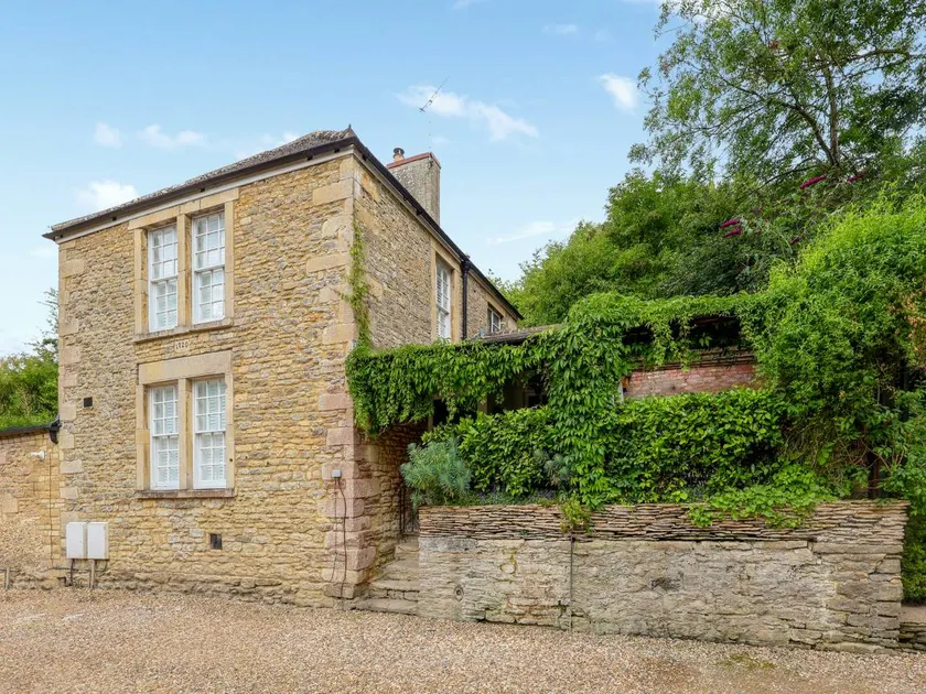 Family-friendly cottage with garden - Image 1