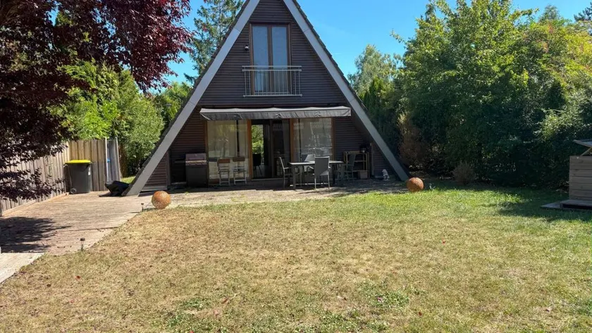 House with barbeque, garden & terrace - Image 1