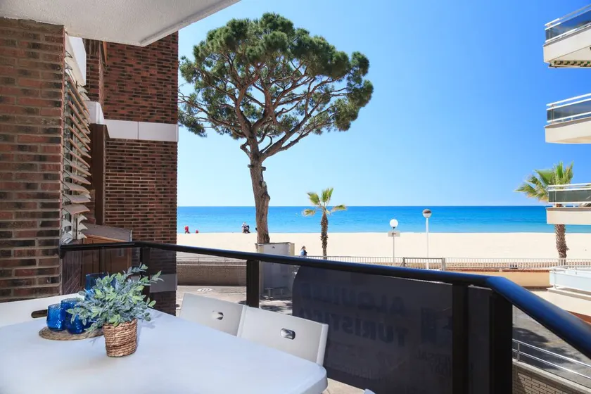 Holiday apartment with garden & terrace | Next to the beach | Pet-friendly - Image 1