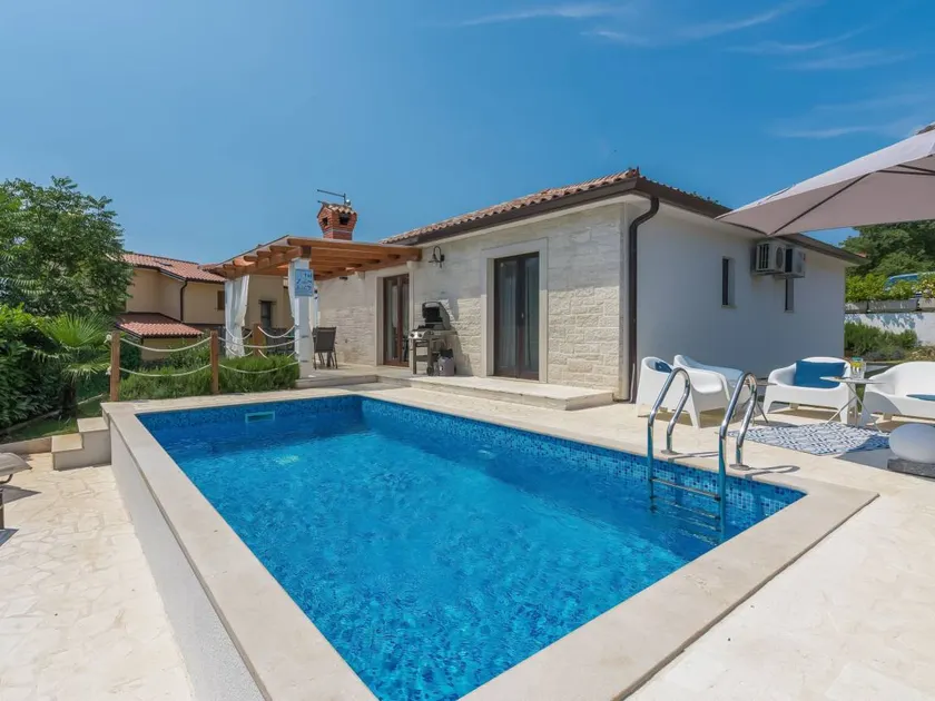 Voll ausgestattetes Ferienhaus mit Terrasse, Garten und Grill | Haustiere erlaubt - Image 1