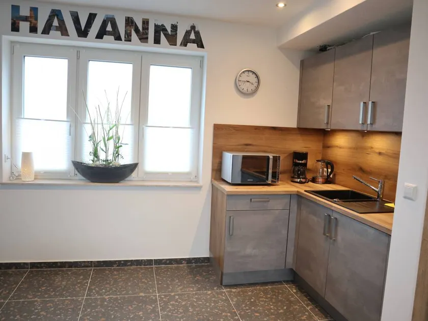Flat with garden, BBQ & terrace - Image 1