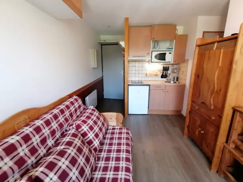 Cozy studio, direct piste access, near amenities - Image 1