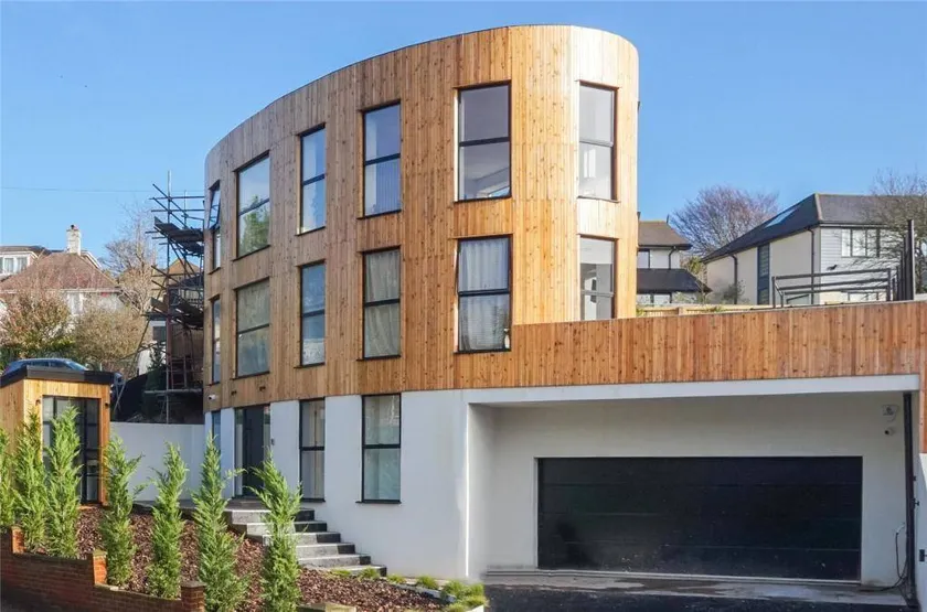 Holiday home with terrace - Image 1