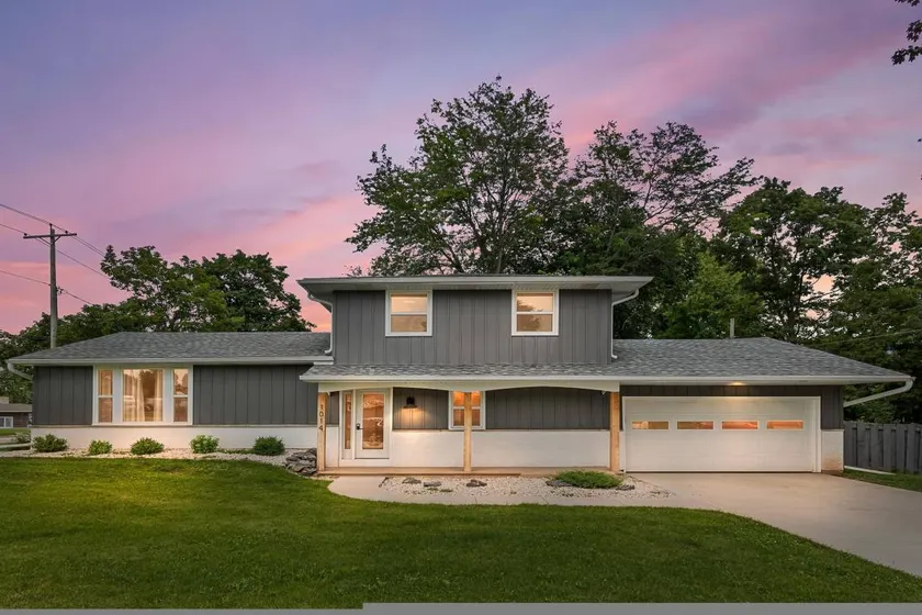 Prime Spot Fully Renovated Near Lambeau Titletown - Image 1