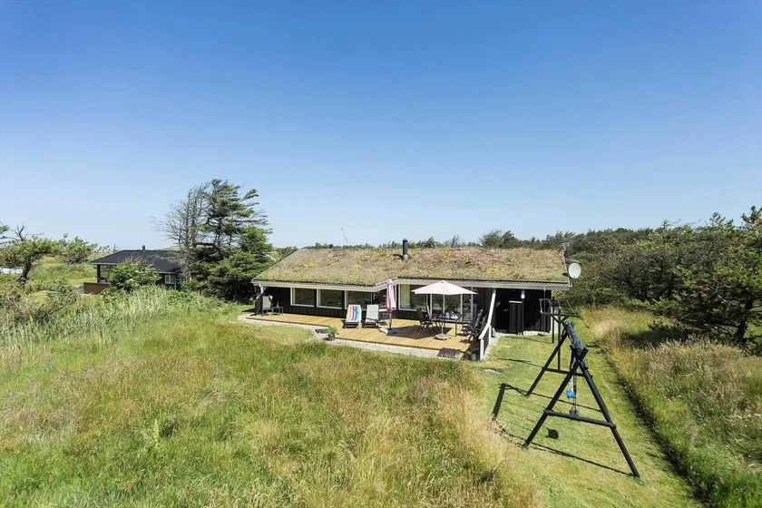 Family-friendly ample holiday home with garden, sauna & barbecue | Close to the beach - Image 1