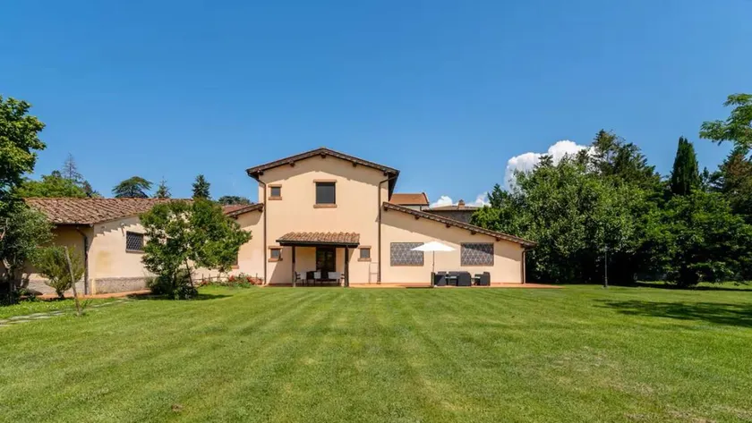 Appartamento con griglia, piscina e giardino - Image 1