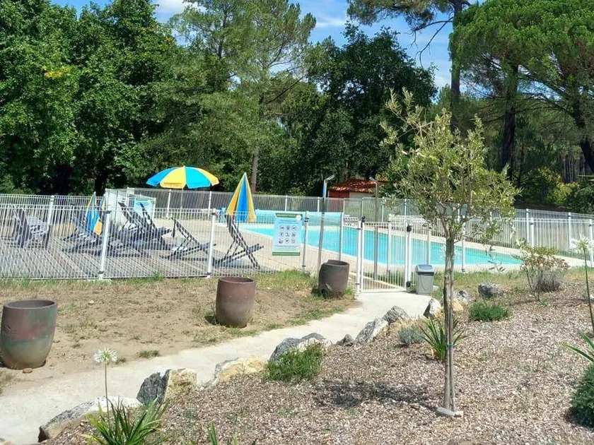 Holiday home with heated pool - Image 1