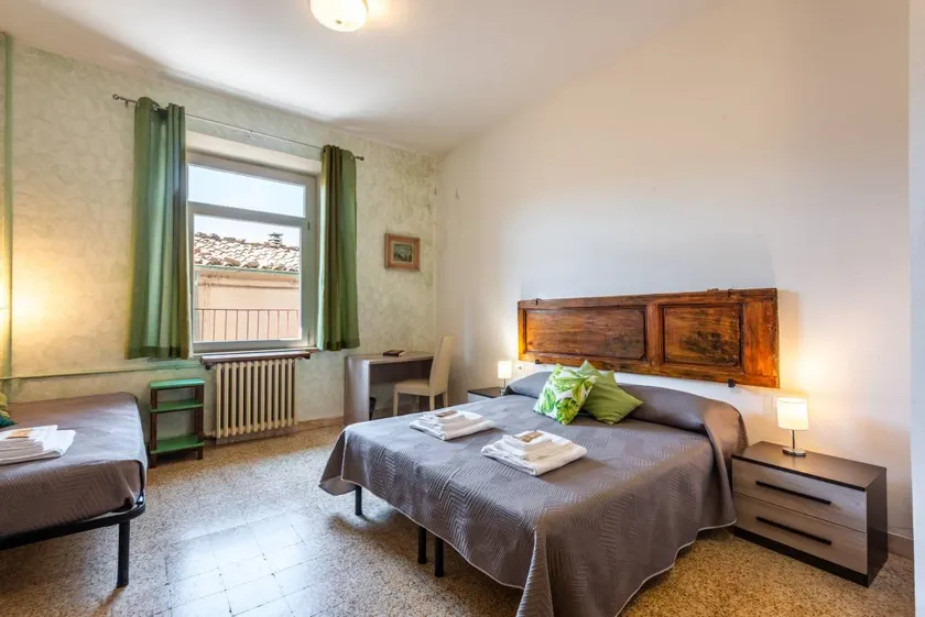 Dedicated room with terrace & garden - Image 1