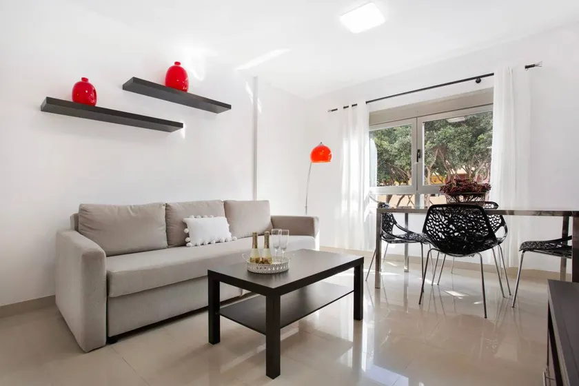 Agréable appartement avec terrasse et internet haut débit | Proche de la plage | Adapté au travail à distance - Image 1