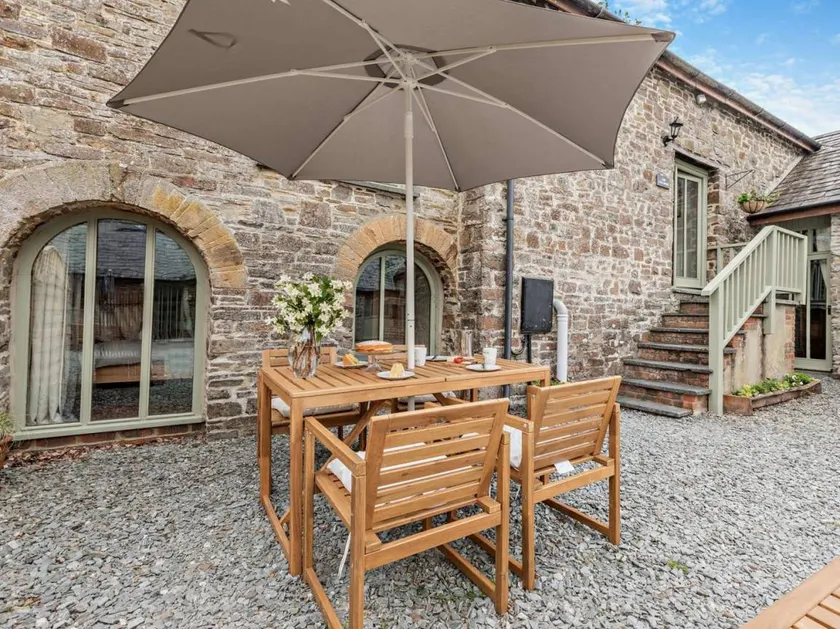 Cottage with garden - Image 1