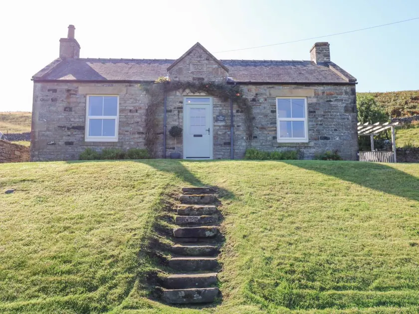 Family-friendly lovely cottage with garden & jacuzzi - Image 1