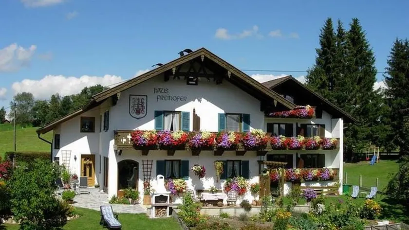 Holiday apartment with garden | Mountain view - Image 1