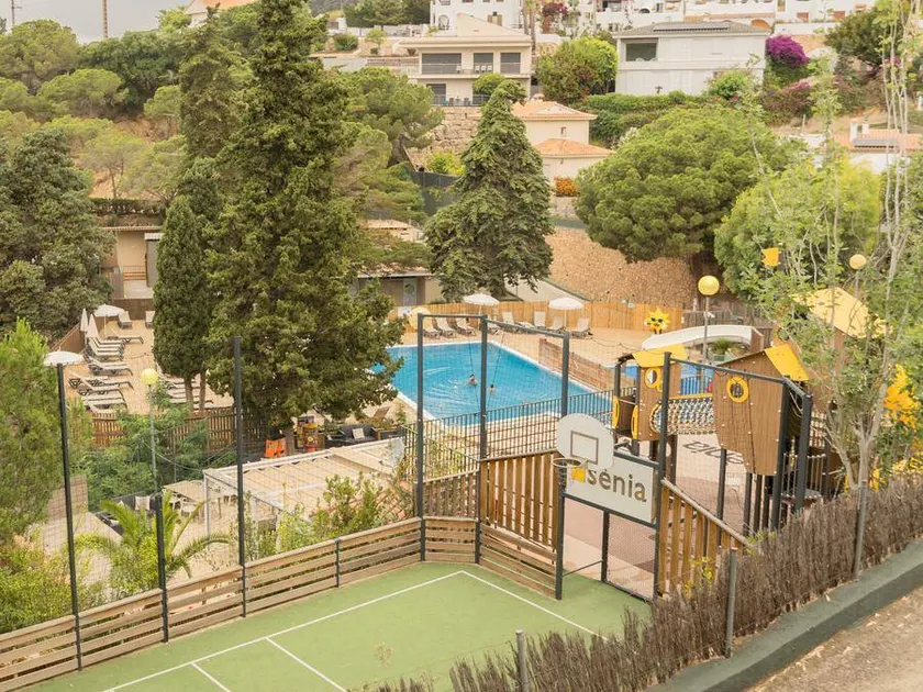 Child-friendly mobile home with terrace & pool | Close to the beach - Image 1