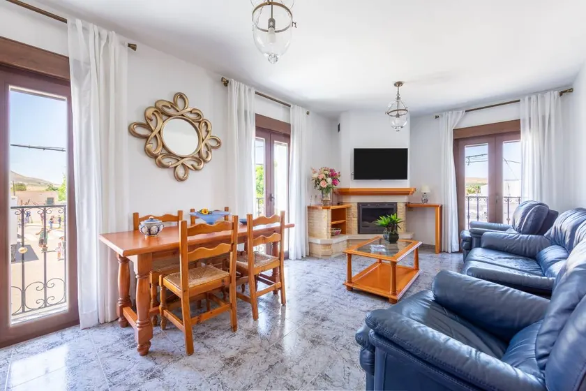 Wonderful villa with terrace - Image 1