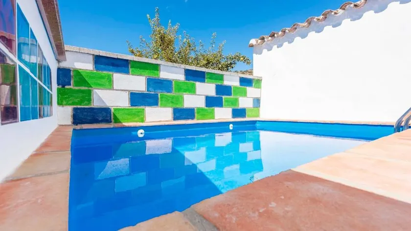 House with garden, pool & terrace | Mountain view - Image 1