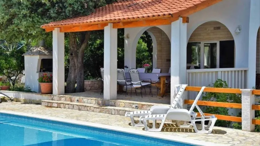 Charmantes Ferienhaus mit Terrasse, Pool und Grill | Haustierfreundlich - Image 1